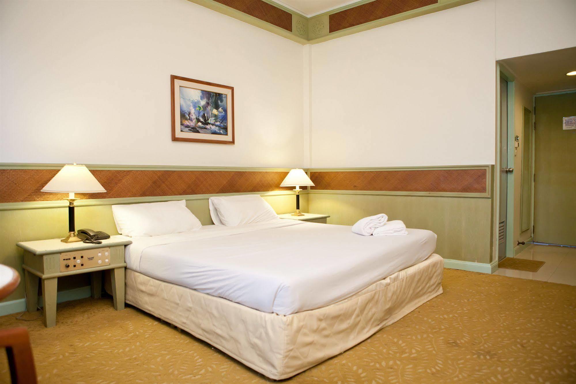 Tanyong Hotel Наратхиват Экстерьер фото