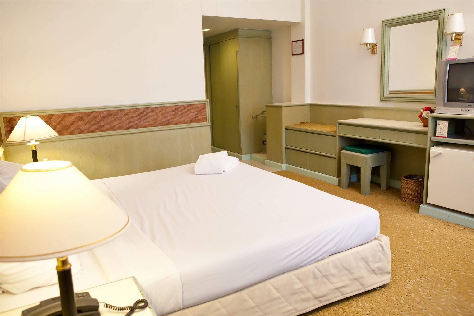 Tanyong Hotel Наратхиват Экстерьер фото